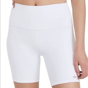 Alo high waist biker short in white